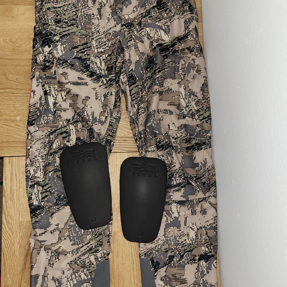 Camouflage Men's Pants with Knee Pads